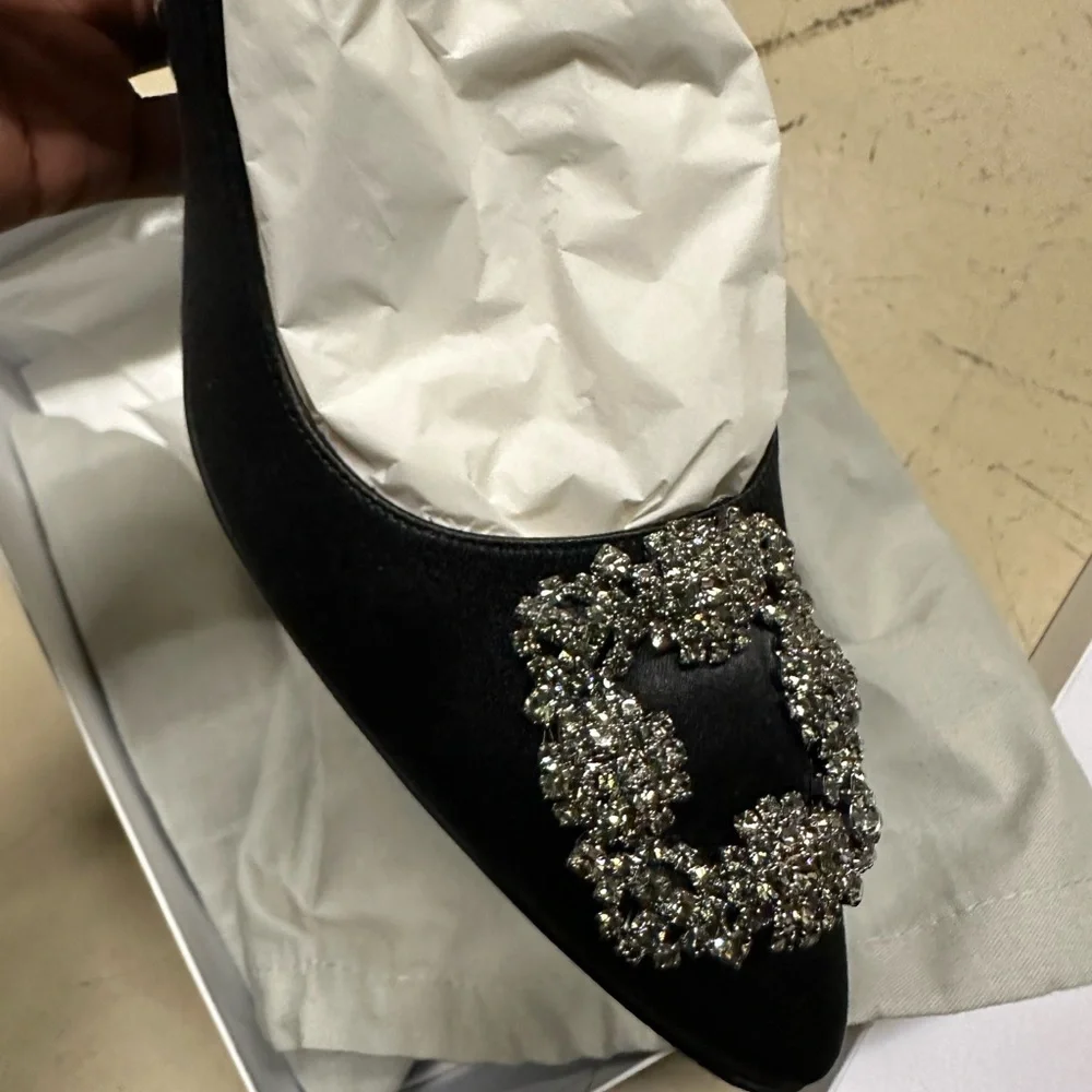 Manolo Blahnik Hangisi satin pumps - Picture 4 of 9